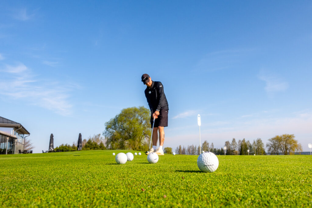 OLE VALMIS GOLFIRAJA AVAMISEKS. KÕIK  MÄNGUÕIGUSED SAADAVAL KUUMAKSEGA. Ilmaennustuste järgi on kevad peatselt käes. Eelmine hooaeg algas väljaku avamisega 8.mä
